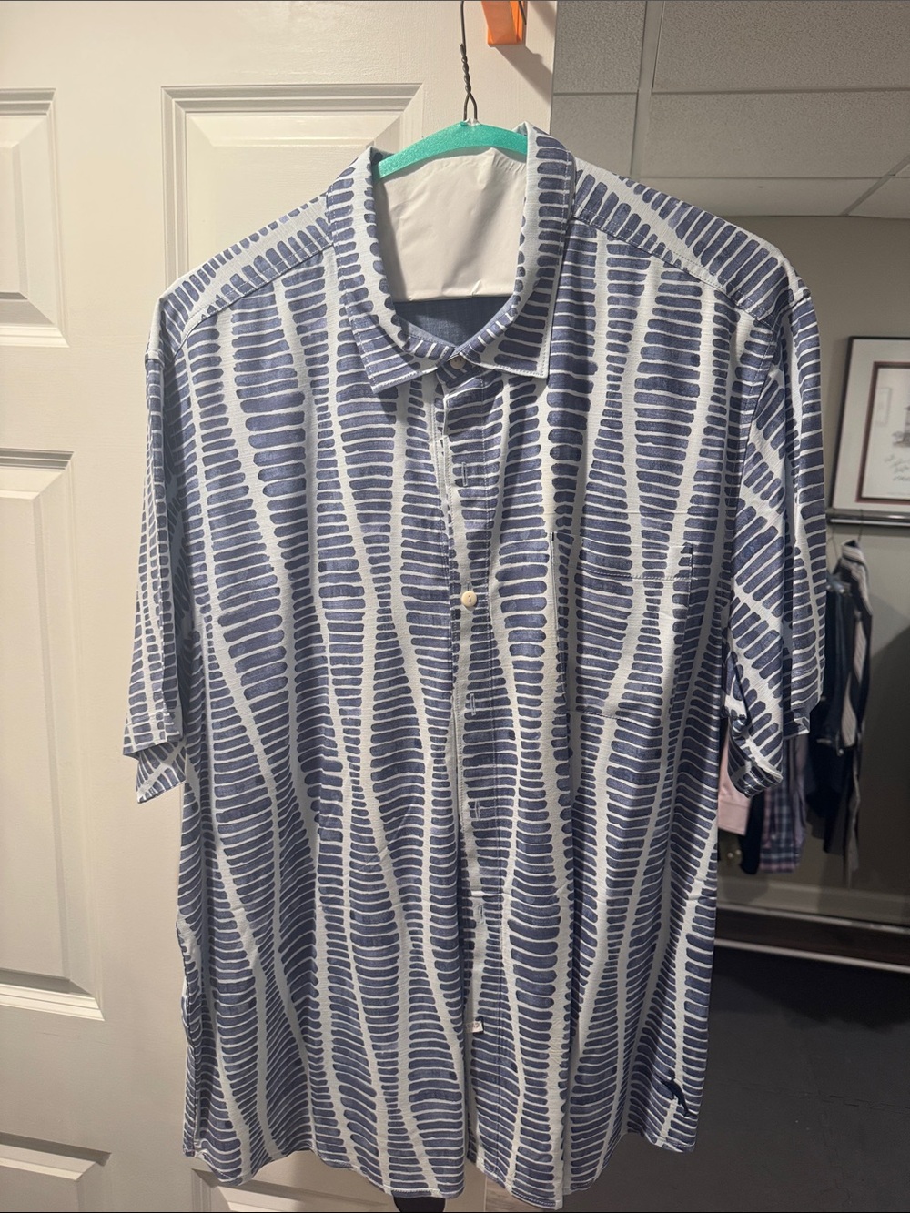 Tommy Bahama Short-Sleeve Button-Down Shirt in White and Blue Brushstripe
